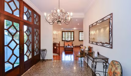 Casa tipo para venda com 4 quartos, sendo 2 suítes, 488m²