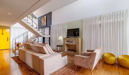 Casa em condomínio para venda com 3 quartos, sendo 3 suítes, 268m²