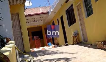 Casa à venda em São Paulo, Jardim Ipê, com 2 quartos, com 180 m²