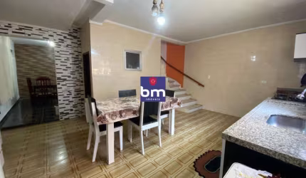Sobrado à venda em Embu das Artes, Jardim Santa Tereza, com 3 quartos, com 216 m²