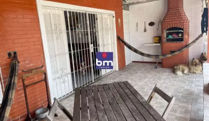 Casa à venda em Mongaguá, Centro, com 3 quartos, com 137 m²