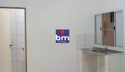 Casa para alugar em São Paulo, Capão Redondo, com 2 quartos, com 55 m², Condomínio Monteiro