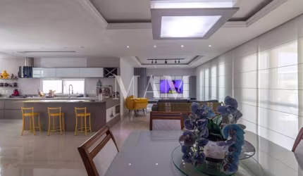 Cobertura duplex finamente decorada a venda no Recreio com 3 suítes - Impecável