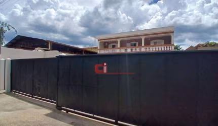 Casa com 3 dormitórios para alugar, 250 m² por R$ 5.169,00/mês - Dom Bosco - Jaguariúna/SP