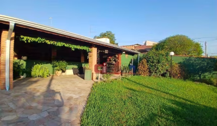 Casa com 3 dormitórios para alugar, 220 m² por R$ 4.600,00/mês - Nova Jaguariúna - Jaguariúna/SP