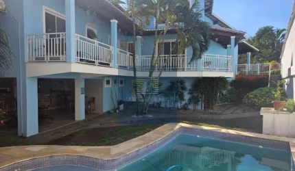 Casa em Condomínio com 4 Quartos Sendo 2 Suítes