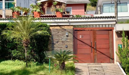 Casa Duplex em Condomínio - 3 Suítes