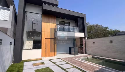 Casa com 4 Suítes, Piscina com Iluminação e Prainha, Garagem com tomada para veículo elétrico