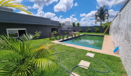 Casa Térrea 3 suítes à Venda  no Condomínio Reserva dos Vinhedos em Louveira / SP.