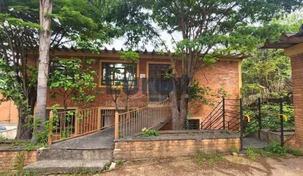 Prédio com 3 salas em Zoneamento Industrial para Locação - Valinhos / SP