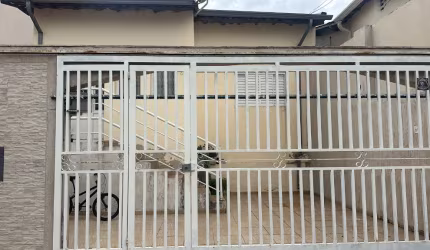 Casa em localização privilegiada no Jardim Leonor