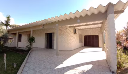 Casa em condomínio fechado com 3 quartos à venda na Ipê, 379, Atlântida, Xangri-Lá por R$ 790.000