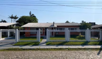 Casa com 4 quartos à venda na Rua Irerê, 414, Atlântida, Xangri-Lá por R$ 1.400.000