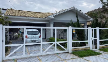 Casa com 3 quartos à venda na Rio Das Contas, 1025, Centro, Xangri-Lá por R$ 750.000