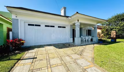 Casa com 3 quartos à venda na Avenida Norte, 412, Noiva Do Mar, Xangri-Lá por R$ 900.000