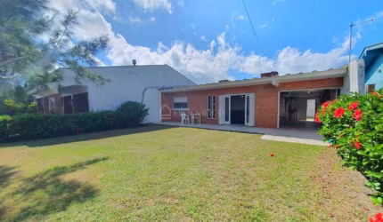 Casa com 2 quartos à venda na Begônias, 334, Noiva Do Mar, Xangri-Lá por R$ 495.000
