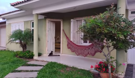 Casa com 3 quartos à venda na Rua Dos Corais, 434, Centro, Xangri-Lá por R$ 795.000