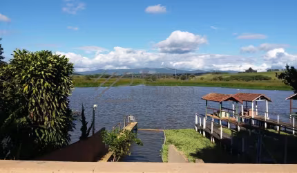 Casa na represa em Atibaia