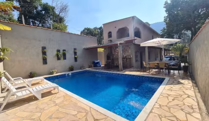 Casa com piscina que aceita financiamento