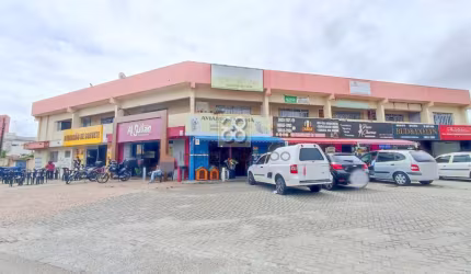 Conjunto Comercial - R Vinte e Quatro de Maio, 574 - Centro - Pinhais - PR