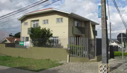 Sobrado - R Ebraim Sebastiao de Castro, 184 - Santa Cândida - Curitiba PR
