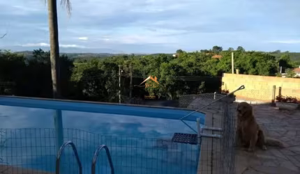 Chácara à venda em Jundiaí-SP, bairro Vivenda: 2 quartos, 1 sala, 2 banheiros, 3 vagas de garagem, 180,00 m². Aproveite!