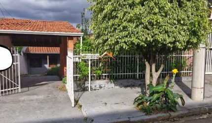 Casa à venda em Jundiaí-SP, no Jardim Florestal: 2 quartos, 2 salas, 2 vagas de garagem, 119m² de área.