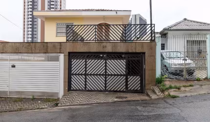 Funcional sobrado para venda com 3 quartos, sendo 2 suítes, 240m²