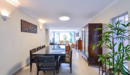 Aconchegante casa tipo para venda com 3 quartos, sendo 1 suíte, 200m²