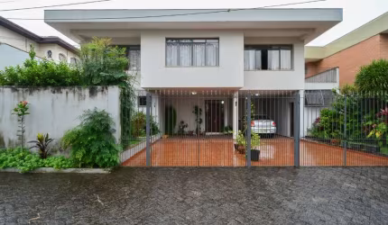 Espetacular casa tipo para venda com 3 quartos, sendo 1 suíte, 351m²