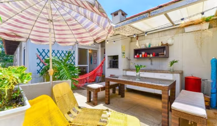 Versátil sobrado para venda com 3 quartos, sendo 1 suíte, 160m²