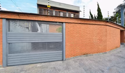 Atraente sobrado para venda com 4 quartos, sendo 3 suítes, 422m²