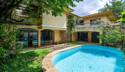 Aconchegante casa tipo para venda com 4 quartos, sendo 4 suítes, 417m²