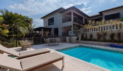 Casa no condomínio Condomínio Vista Alegre para venda com 5 quartos, sendo 5 suítes, 577m²