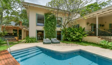 Aconchegante casa tipo para venda com 5 quartos, sendo 2 suítes, 442m²