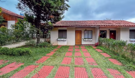 Aconchegante casa em condomínio para venda com 4 quartos, sendo 1 suíte, 124m²
