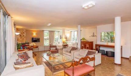 Aconchegante casa tipo para venda com 4 quartos, sendo 2 suítes, 541m²