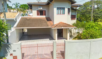 Elegante sobrado para venda com 3 quartos, sendo 1 suíte, 287m²