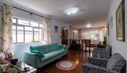 Versátil sobrado para venda com 3 quartos, sendo 3 suítes, 200m²