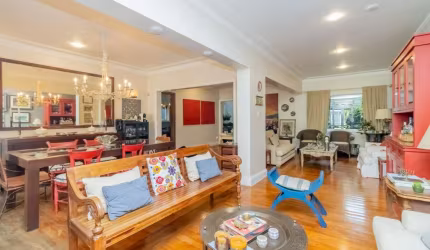 Elegante casa tipo para venda com 5 quartos, sendo 4 suítes, 350m²