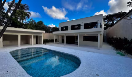 Agradável casa tipo para venda com 4 quartos, sendo 3 suítes, 436m²