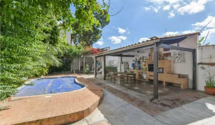 Excelente sobrado para venda com 5 quartos, sendo 3 suítes, 425m²