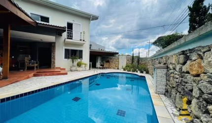 Casa com 3 dormitórios à venda, 260 m² por R$ 1.500.000,00 - Vila Petrópolis - Atibaia/SP