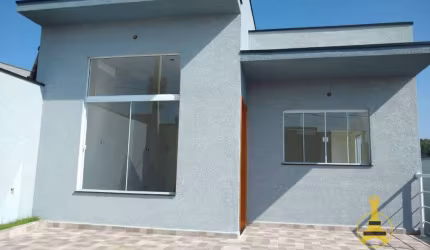 Casa à venda, localizada na cidade de Bom Jesus dos Perdões dentro de condomínio.