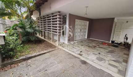 Casa linear à venda no Bairro de Lourdes, Vitória, ES