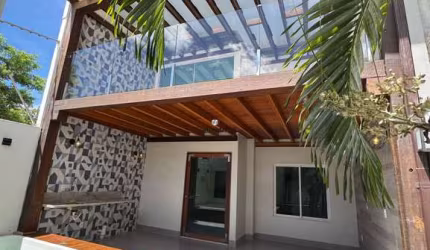 Casa à Venda em Guarapari-ES, na Praia do Morro: 4 quartos, 1 suíte, 2 salas, 3 banheiros, 2 vagas de garagem, 242m².