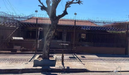 Casa com 3 dormitórios à venda - Leonor - Londrina/PR