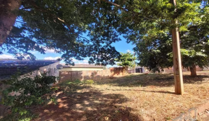 Excelente terreno de esquina á venda no Colinas - Londrina