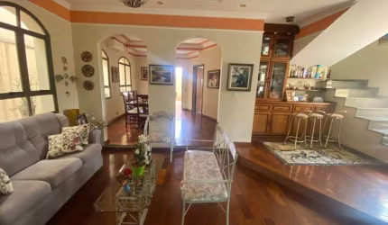 Casa com 4 dormitórios à venda, 284 m² por R$ 850.000,00 - Jardim América - Bauru/SP