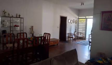 Casa com 3 dormitórios à venda, 240 m² por R$ 830.000,00 - Vila Cidade Universitária - Bauru/SP